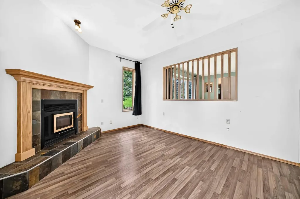 42 Cardiff Drive NW Calgary AB T2K 1R5