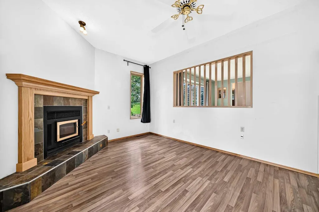 42 Cardiff Drive NW Calgary AB T2K 1R5