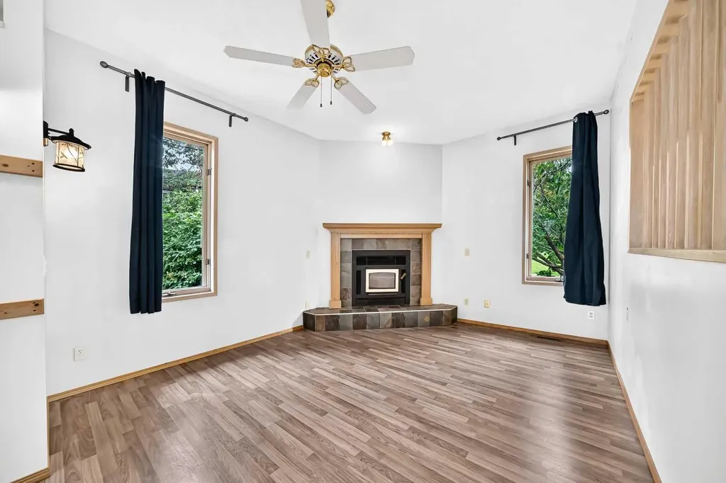 42 Cardiff Drive NW Calgary AB T2K 1R5
