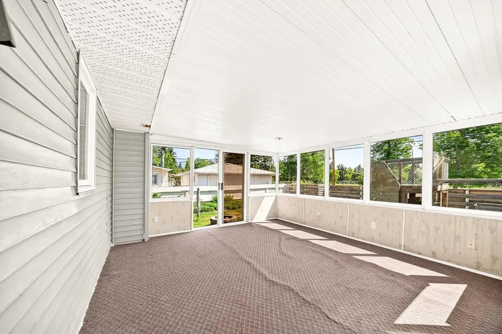 42 Cardiff Drive NW Calgary AB T2K 1R5