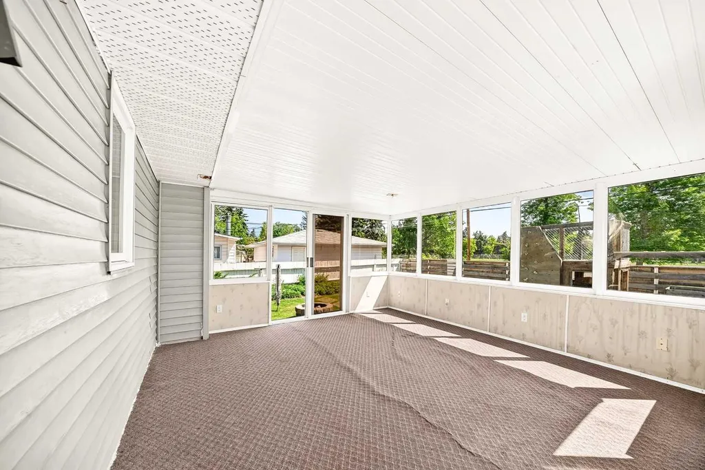 42 Cardiff Drive NW Calgary AB T2K 1R5