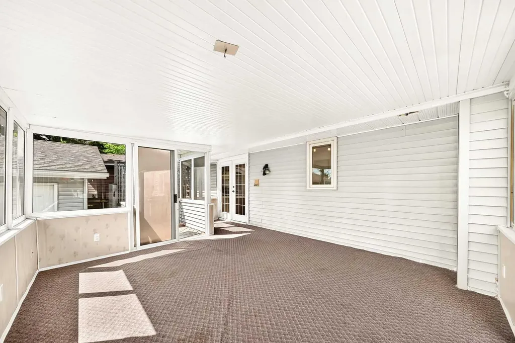 42 Cardiff Drive NW Calgary AB T2K 1R5