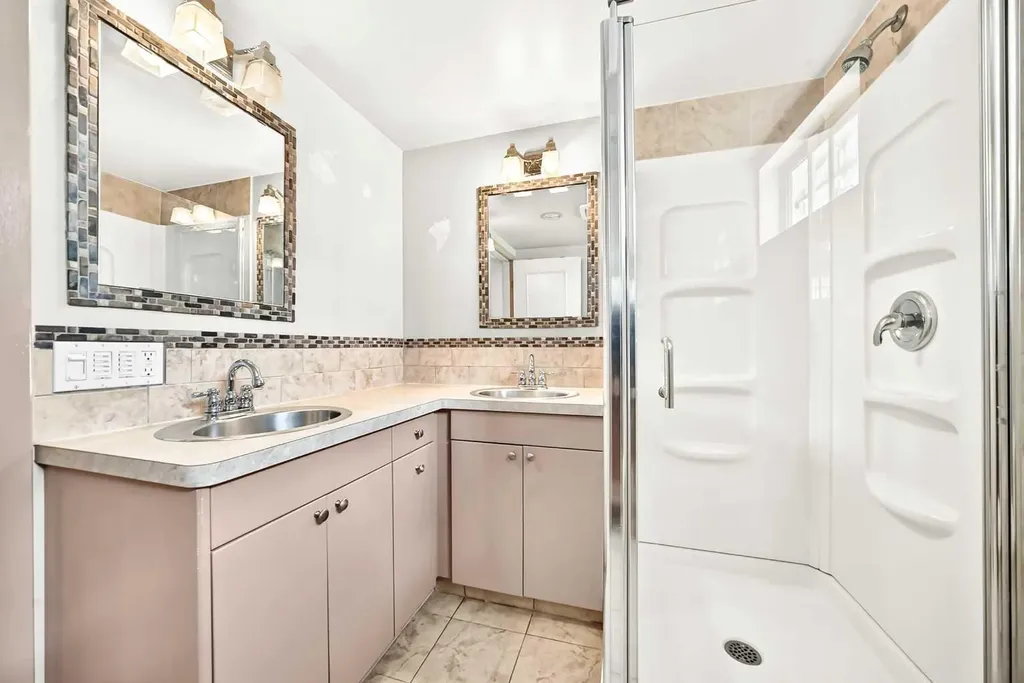 42 Cardiff Drive NW Calgary AB T2K 1R5