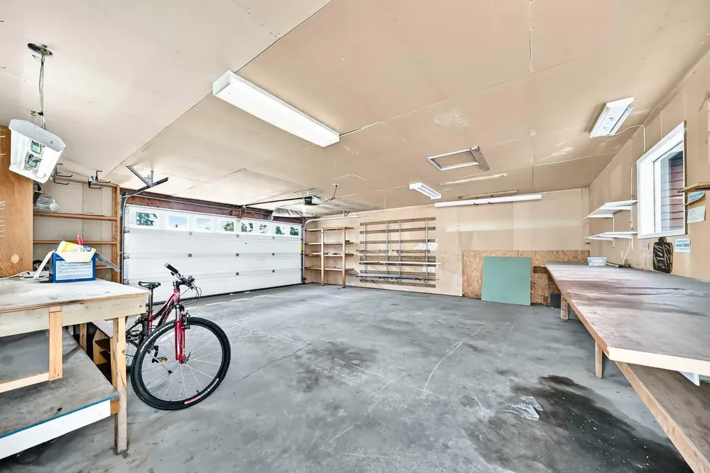 42 Cardiff Drive NW Calgary AB T2K 1R5