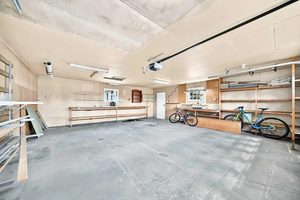 42 Cardiff Drive NW Calgary AB T2K 1R5