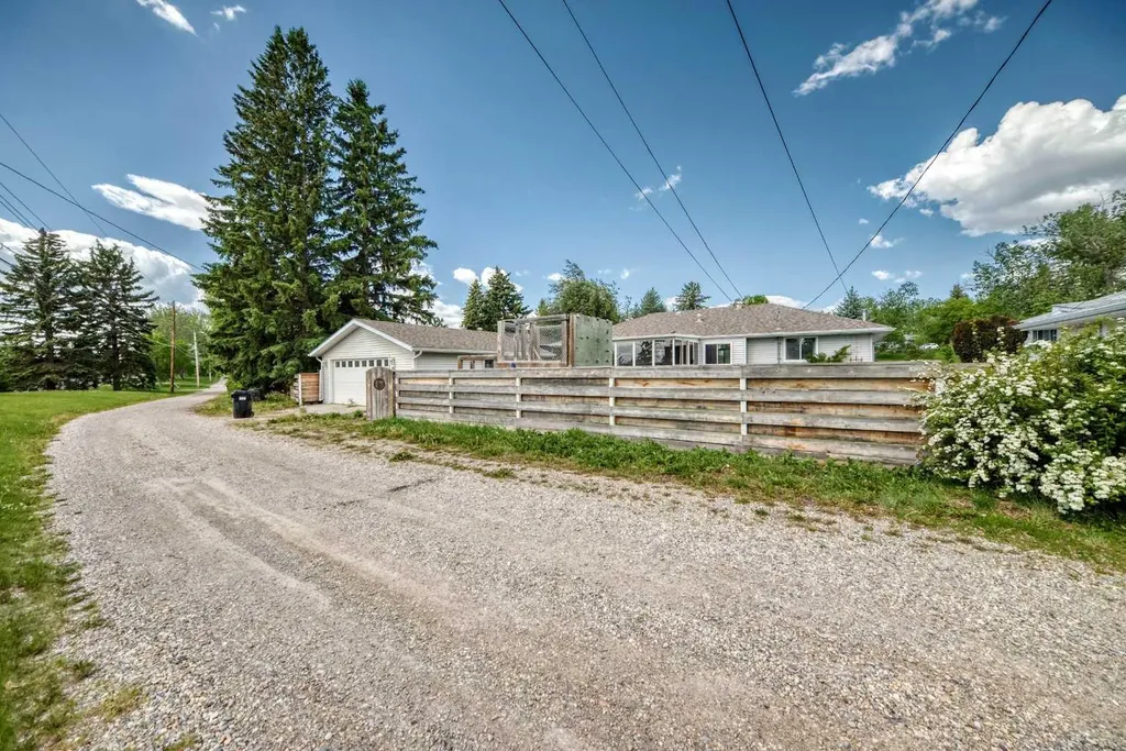 42 Cardiff Drive NW Calgary AB T2K 1R5