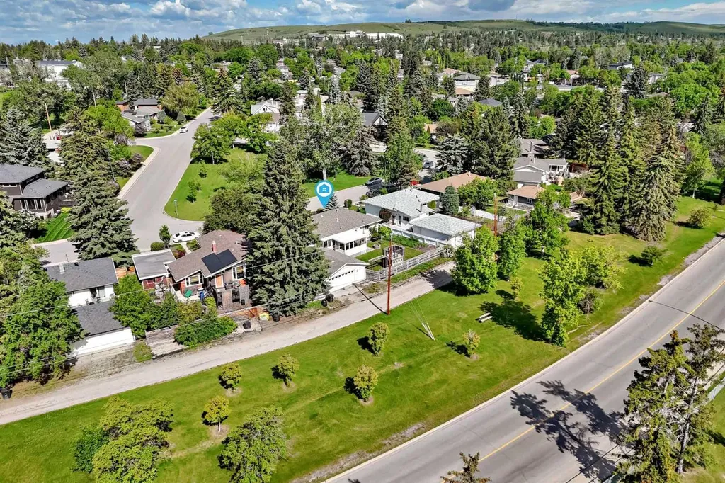 42 Cardiff Drive NW Calgary AB T2K 1R5