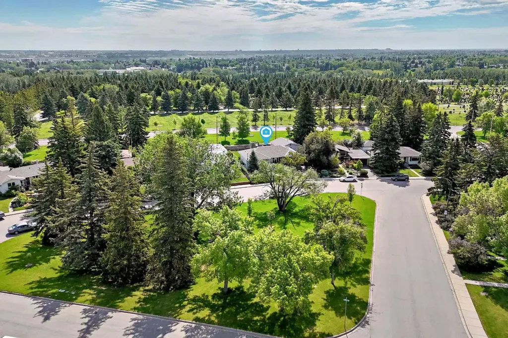 42 Cardiff Drive NW Calgary AB T2K 1R5