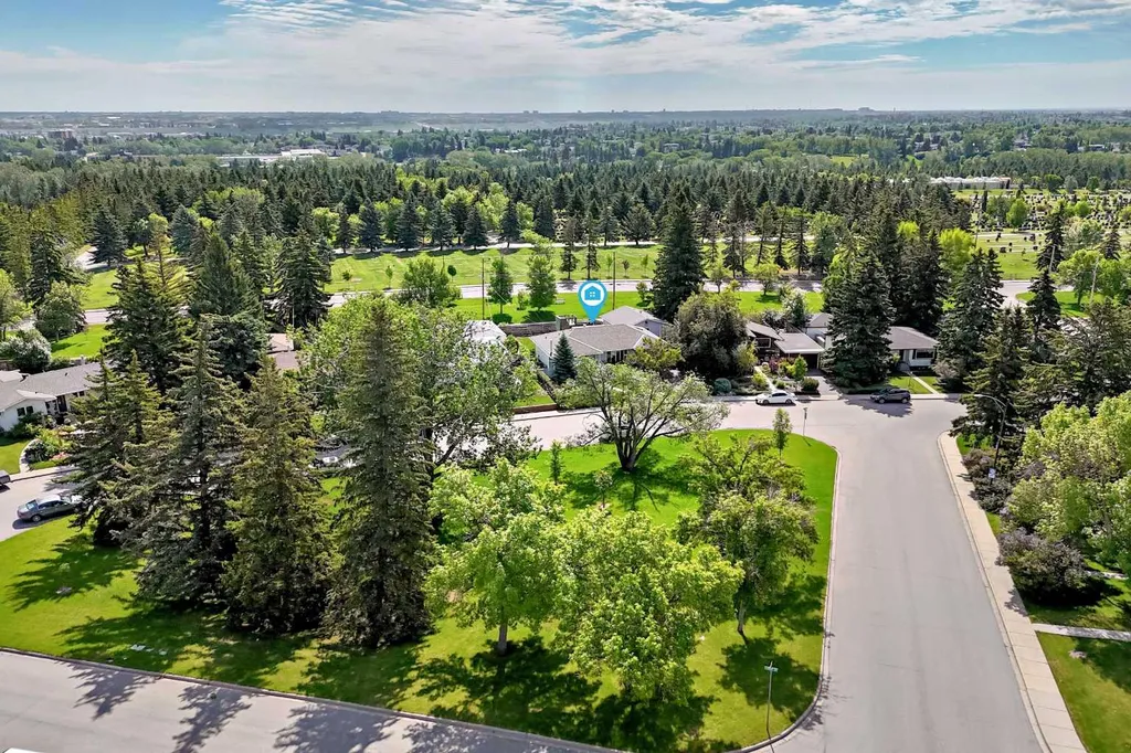 42 Cardiff Drive NW Calgary AB T2K 1R5