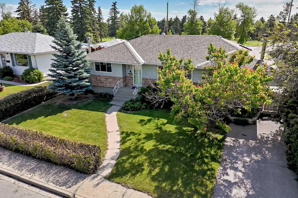 42 Cardiff Drive NW Calgary AB T2K 1R5
