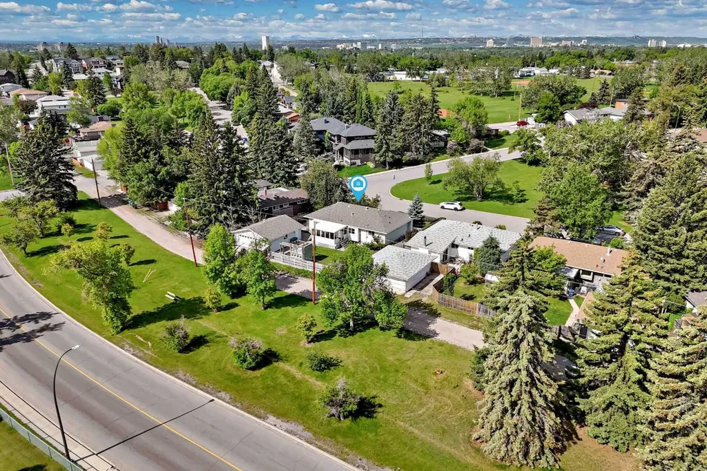42 Cardiff Drive NW Calgary AB T2K 1R5