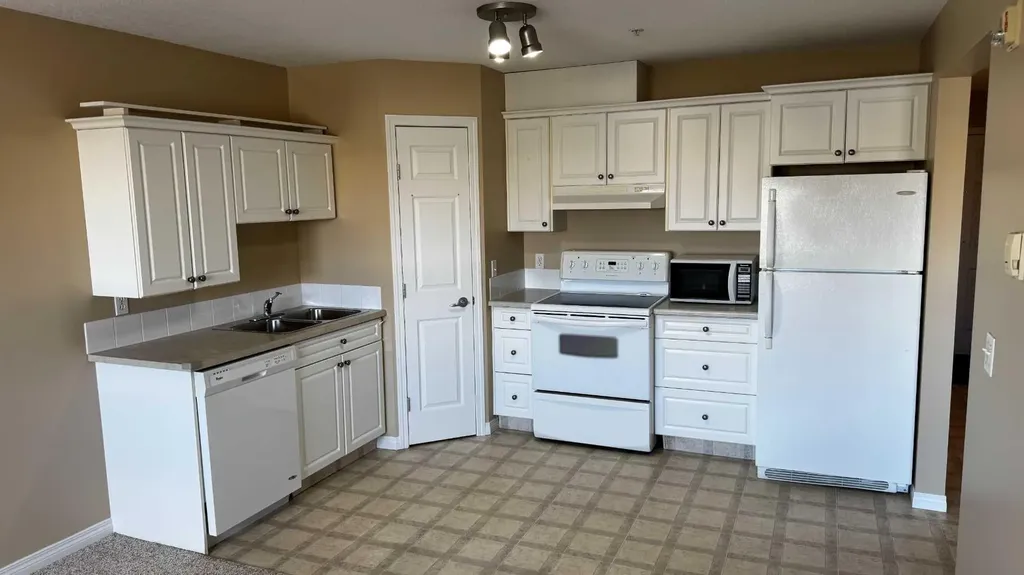 10402 111 Street Grande Prairie AB T8V 8G4