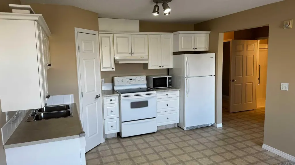 10402 111 Street Grande Prairie AB T8V 8G4