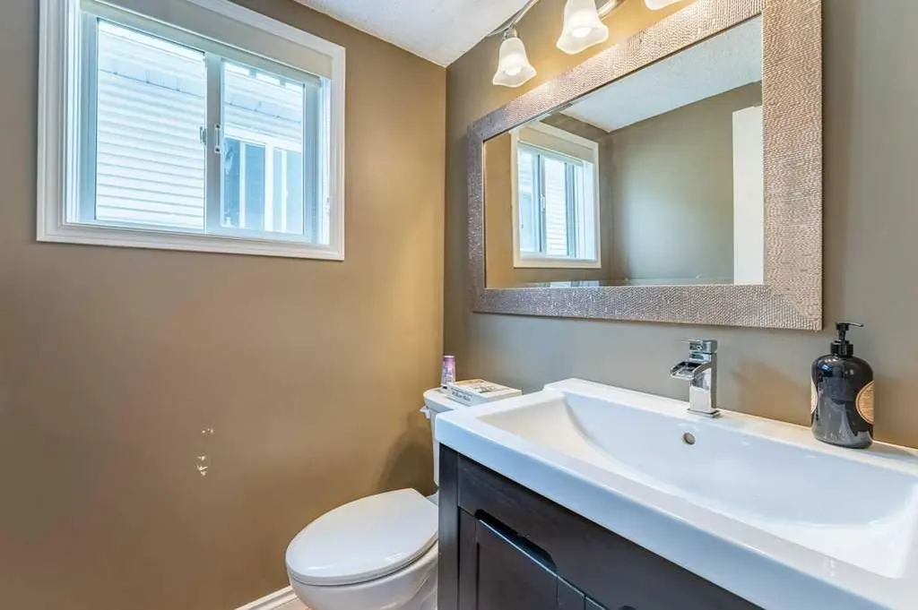 250 Mt Lorette Close SE Calgary AB T2Z 2L9