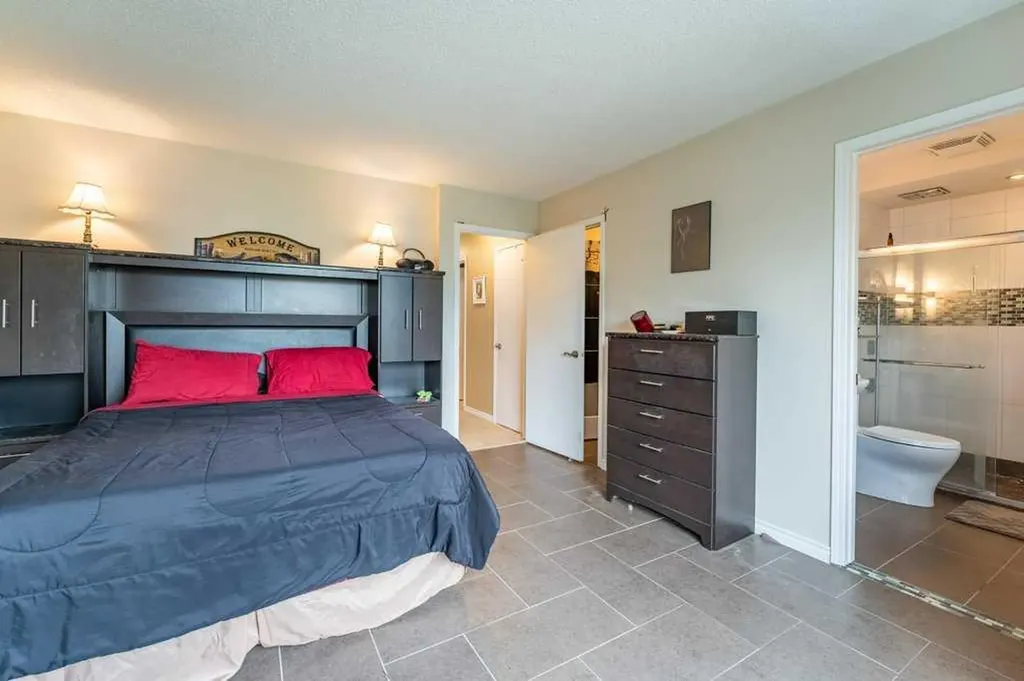 250 Mt Lorette Close SE Calgary AB T2Z 2L9