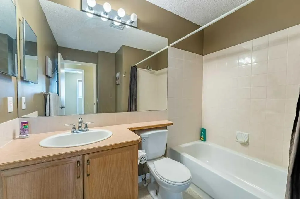 250 Mt Lorette Close SE Calgary AB T2Z 2L9