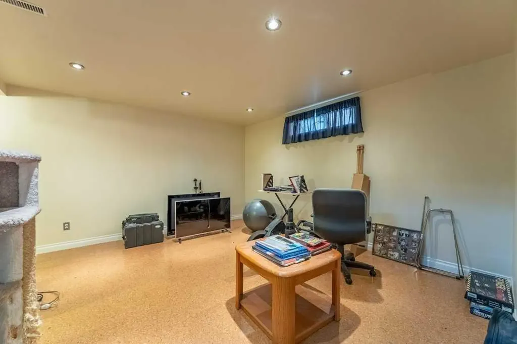 250 Mt Lorette Close SE Calgary AB T2Z 2L9