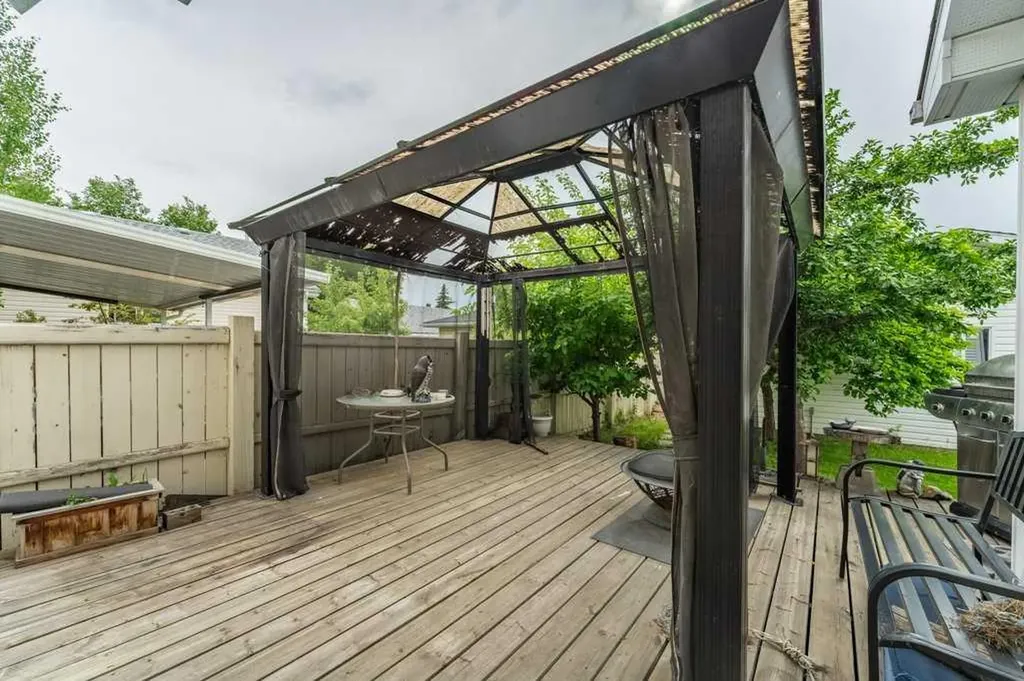 250 Mt Lorette Close SE Calgary AB T2Z 2L9