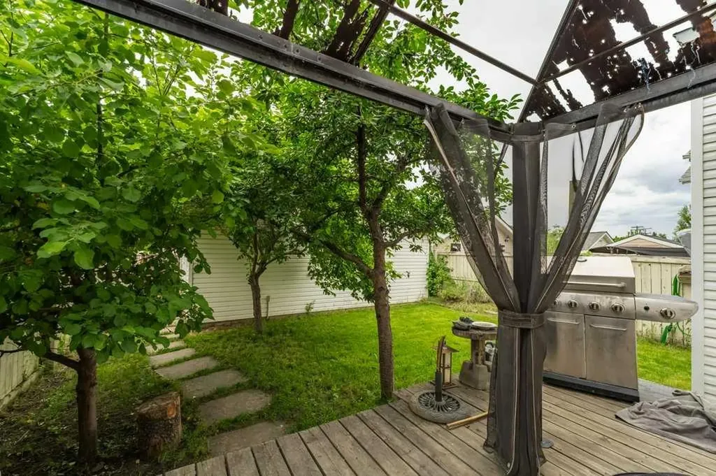 250 Mt Lorette Close SE Calgary AB T2Z 2L9