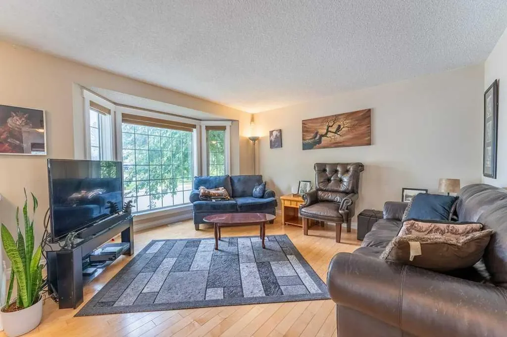250 Mt Lorette Close SE Calgary AB T2Z 2L9