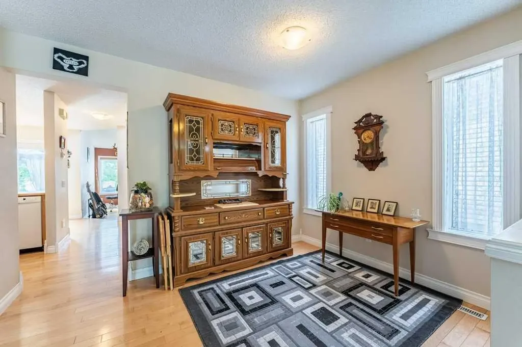 250 Mt Lorette Close SE Calgary AB T2Z 2L9