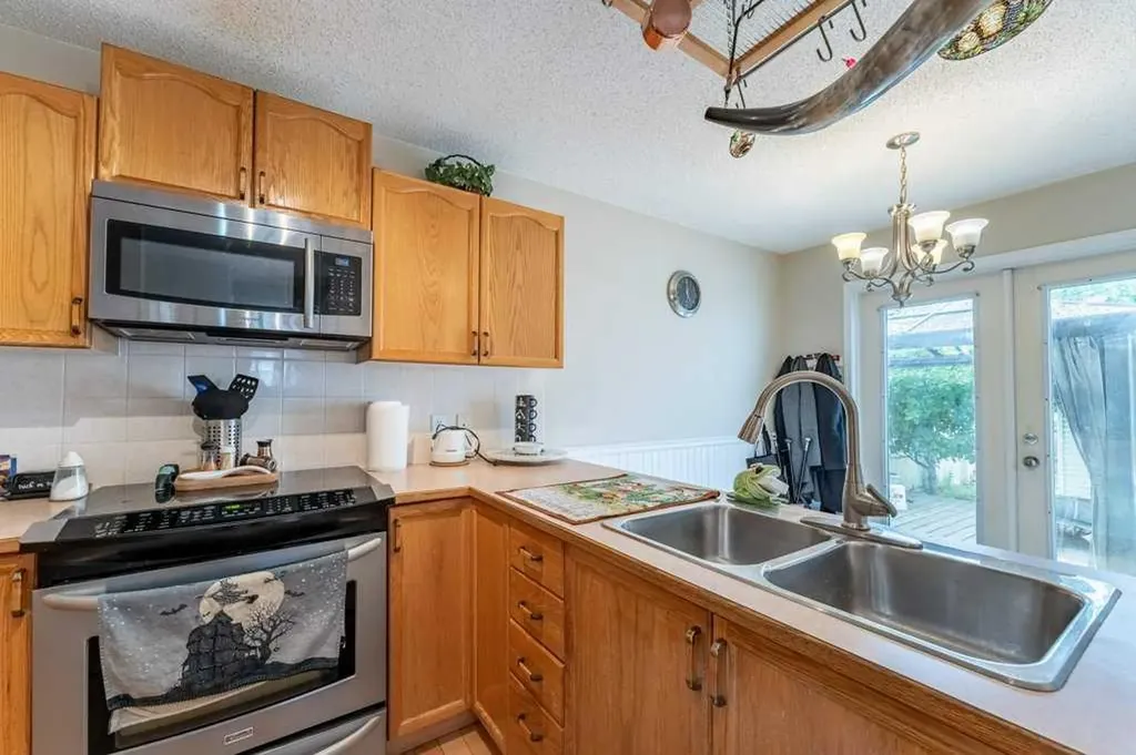 250 Mt Lorette Close SE Calgary AB T2Z 2L9