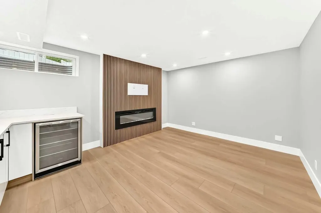 230 Citadel Estates Heights NW Calgary AB T3G 5E5