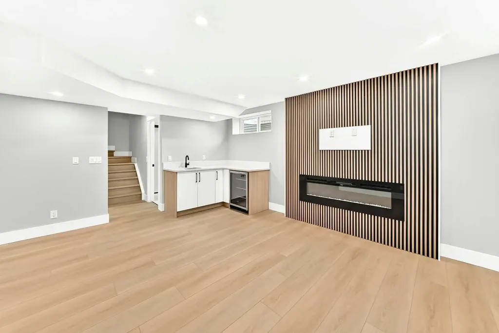 230 Citadel Estates Heights NW Calgary AB T3G 5E5