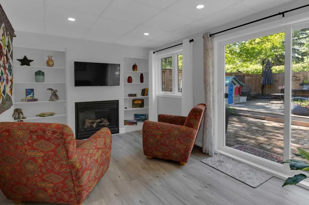 157 Wildwood Drive SW Calgary AB T3C 3C7