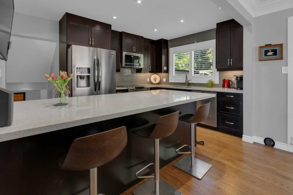 157 Wildwood Drive SW Calgary AB T3C 3C7