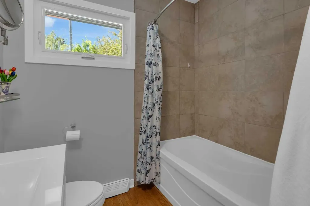 157 Wildwood Drive SW Calgary AB T3C 3C7