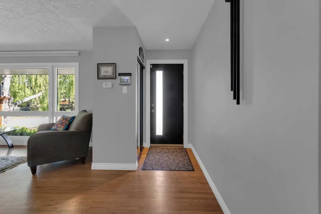 157 Wildwood Drive SW Calgary AB T3C 3C7