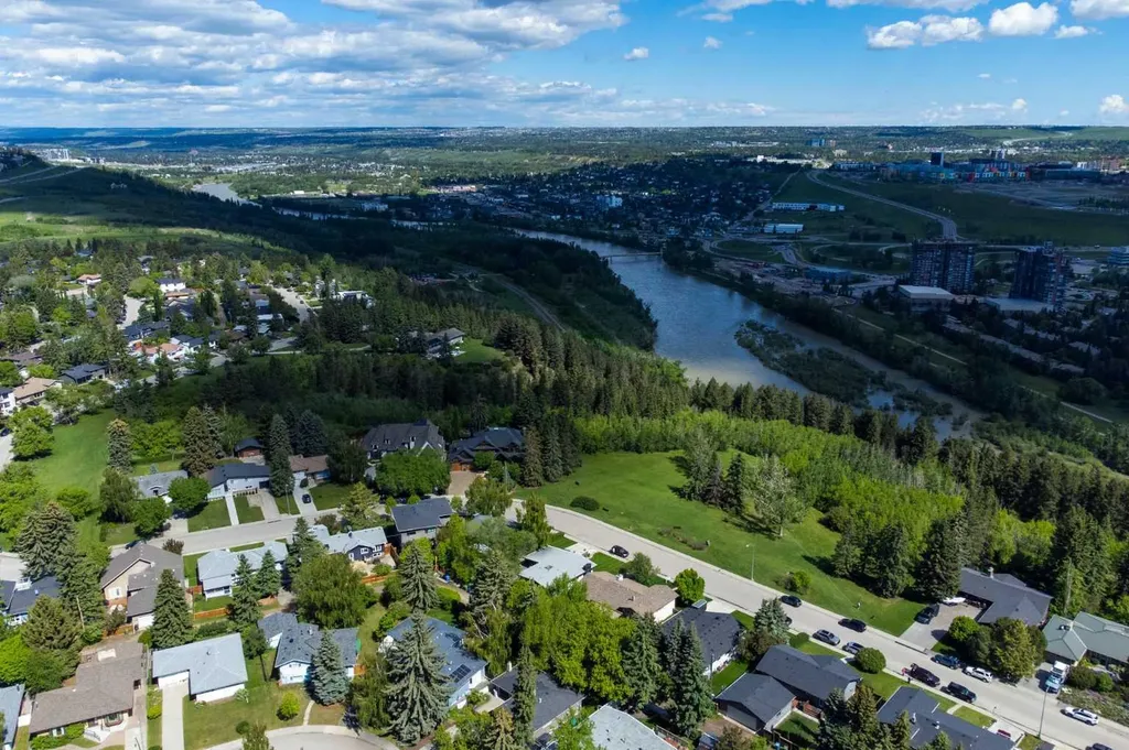 157 Wildwood Drive SW Calgary AB T3C 3C7