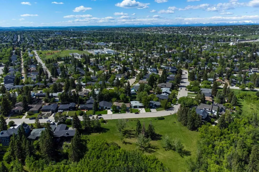 157 Wildwood Drive SW Calgary AB T3C 3C7
