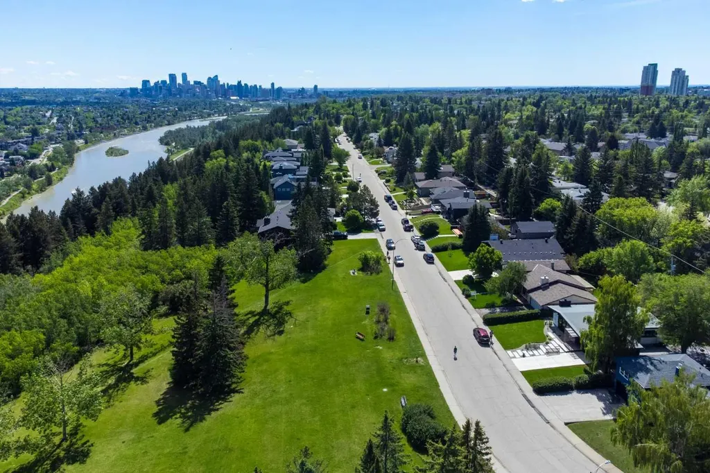 157 Wildwood Drive SW Calgary AB T3C 3C7