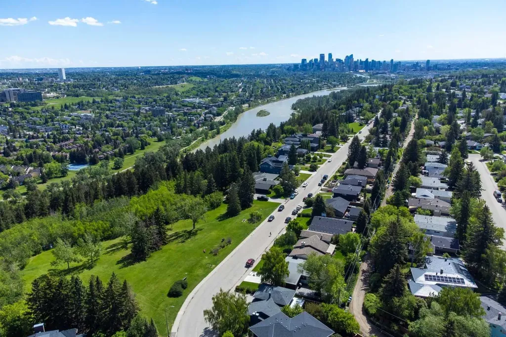 157 Wildwood Drive SW Calgary AB T3C 3C7