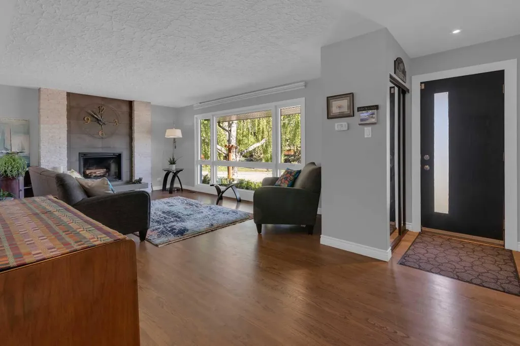 157 Wildwood Drive SW Calgary AB T3C 3C7