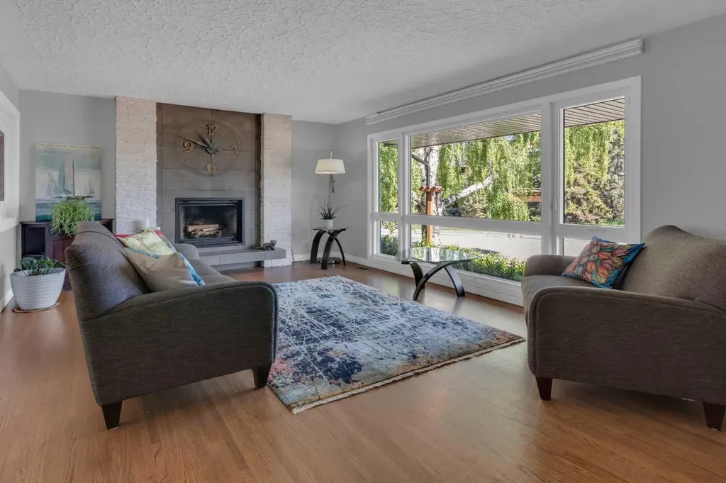 157 Wildwood Drive SW Calgary AB T3C 3C7