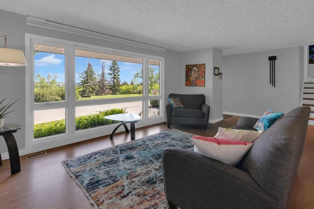 157 Wildwood Drive SW Calgary AB T3C 3C7