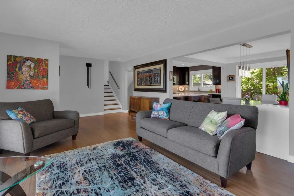 157 Wildwood Drive SW Calgary AB T3C 3C7