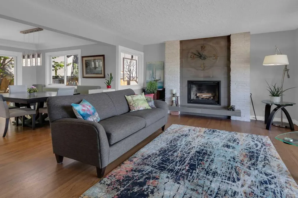 157 Wildwood Drive SW Calgary AB T3C 3C7