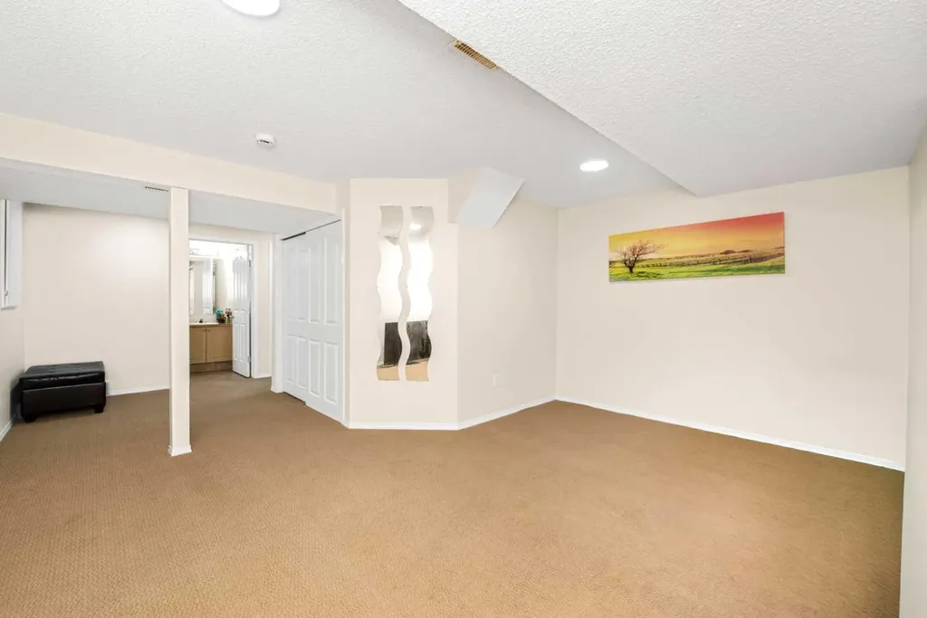 111 Tarawood Lane NE Calgary AB T3J 5B9