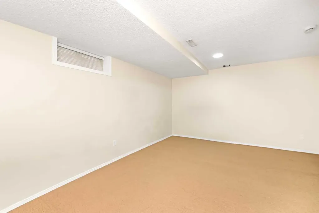 111 Tarawood Lane NE Calgary AB T3J 5B9