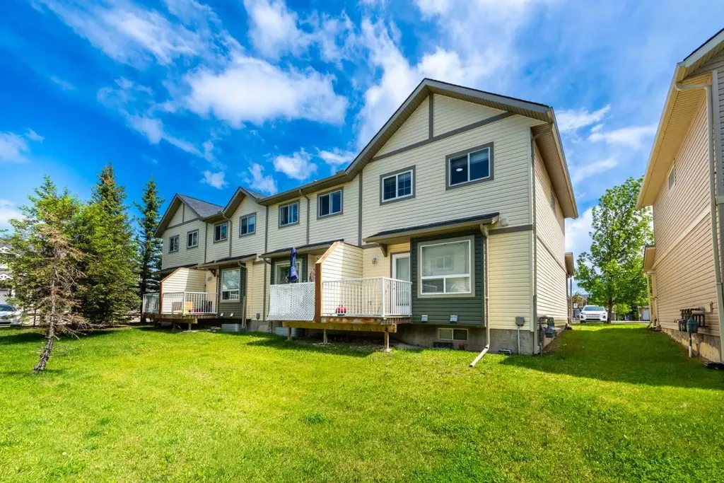 111 Tarawood Lane NE Calgary AB T3J 5B9