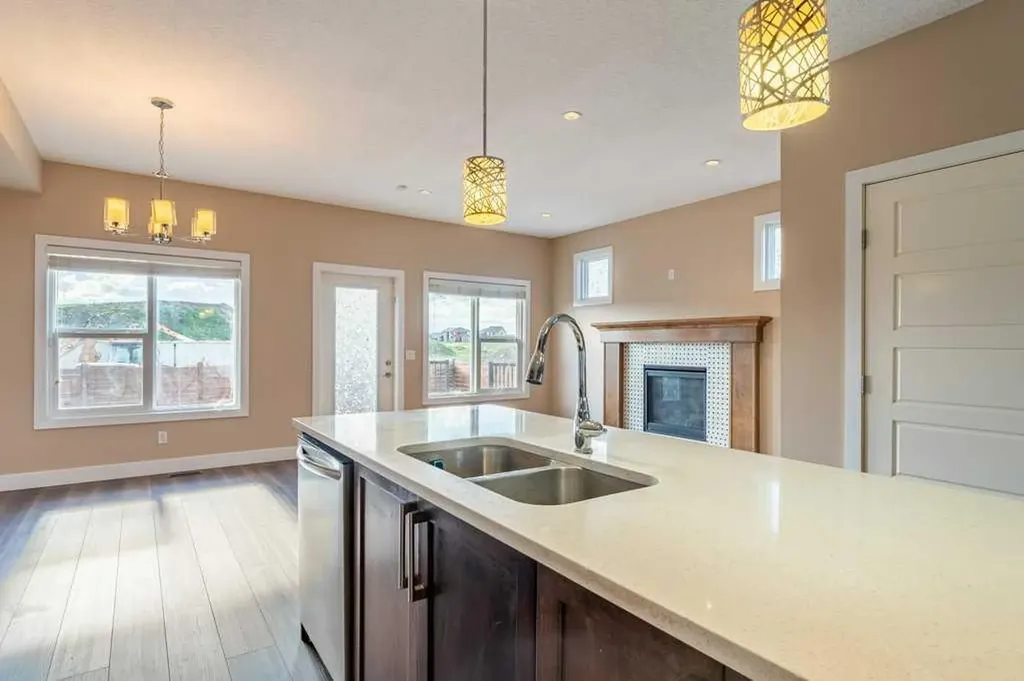 1241 Westmount Drive Strathmore AB T1Y 1Y6