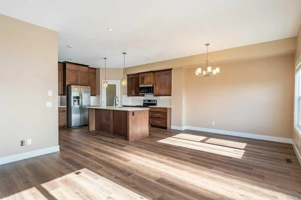 1241 Westmount Drive Strathmore AB T1Y 1Y6