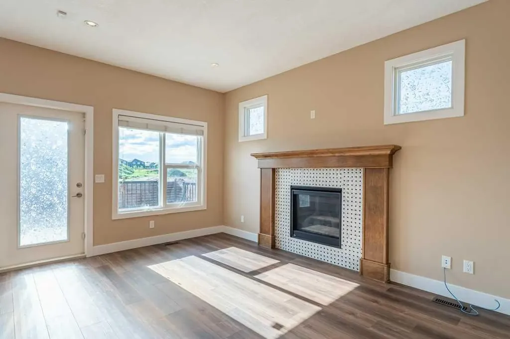 1241 Westmount Drive Strathmore AB T1Y 1Y6