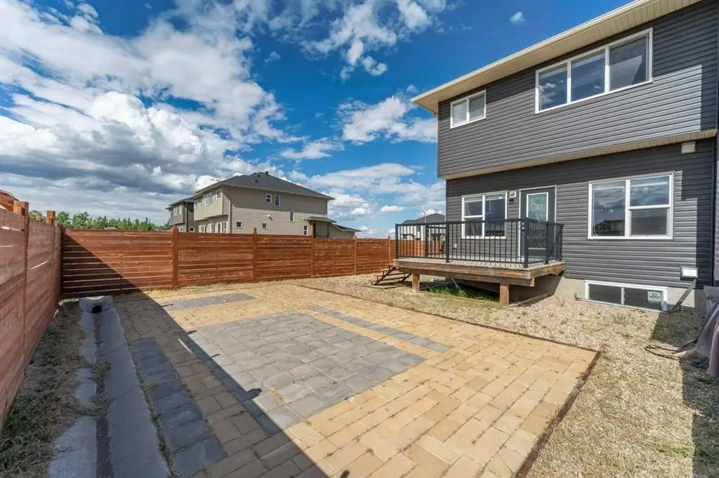 1241 Westmount Drive Strathmore AB T1Y 1Y6