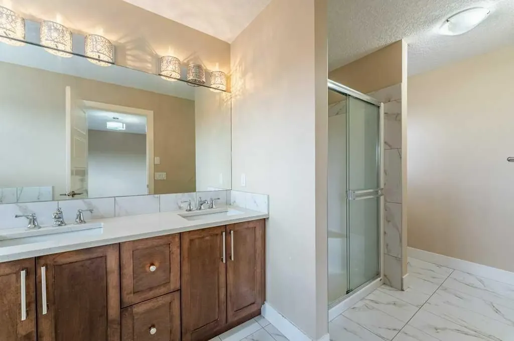 1241 Westmount Drive Strathmore AB T1Y 1Y6