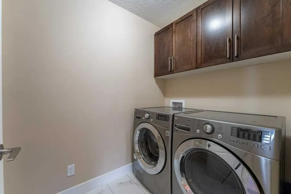 1241 Westmount Drive Strathmore AB T1Y 1Y6